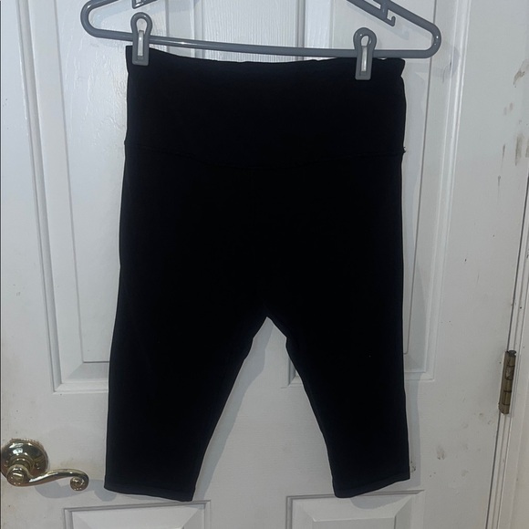 ATHLETA Black Leggings shorts women’s size medium - Picture 1 of 5